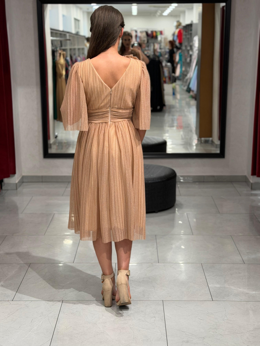 Rochie bej sidefat cu decor de floare [3]