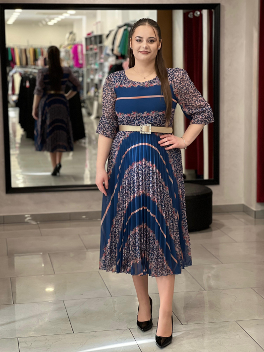 ​​​​​​​Rochie bleumarin cu flori si pliuri [1]