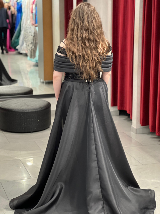 Rochie lunga neagra din paiete si trena de organza [4]