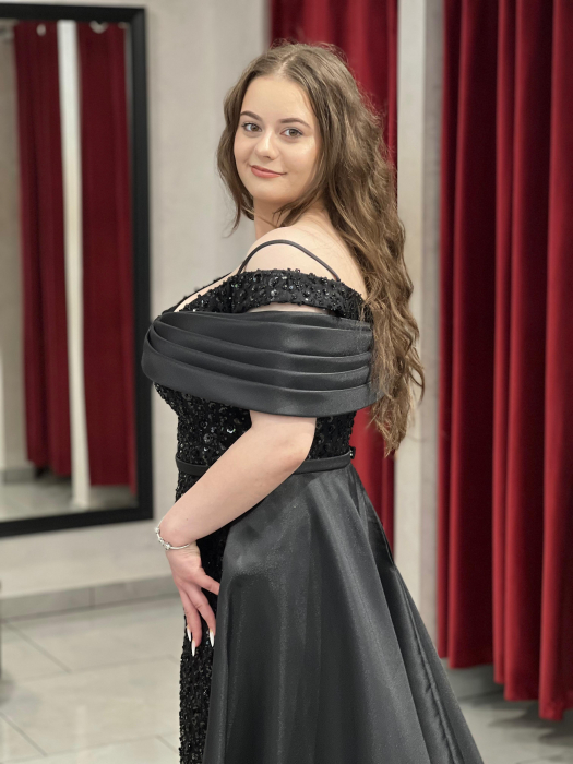 Rochie lunga neagra din paiete si trena de organza [3]