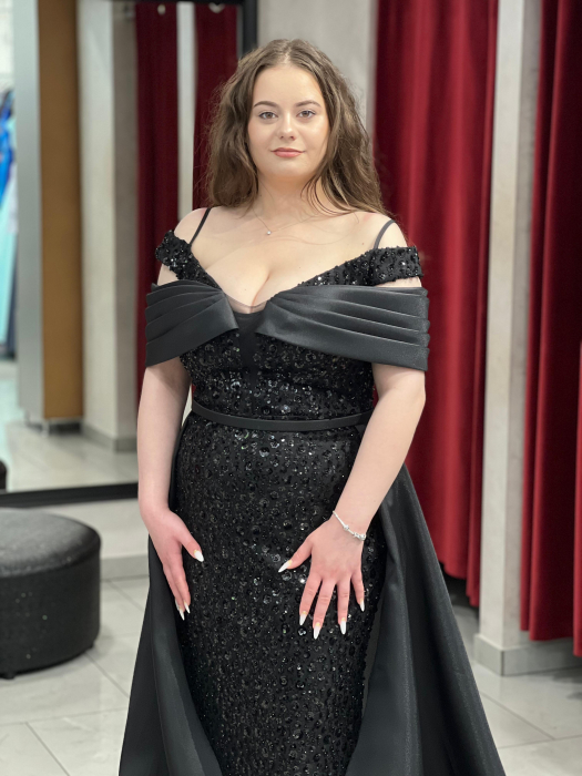 Rochie lunga neagra din paiete si trena de organza [2]