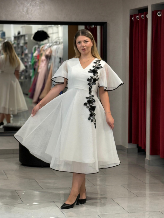 Rochie albă midi cu broderie neagră [3]