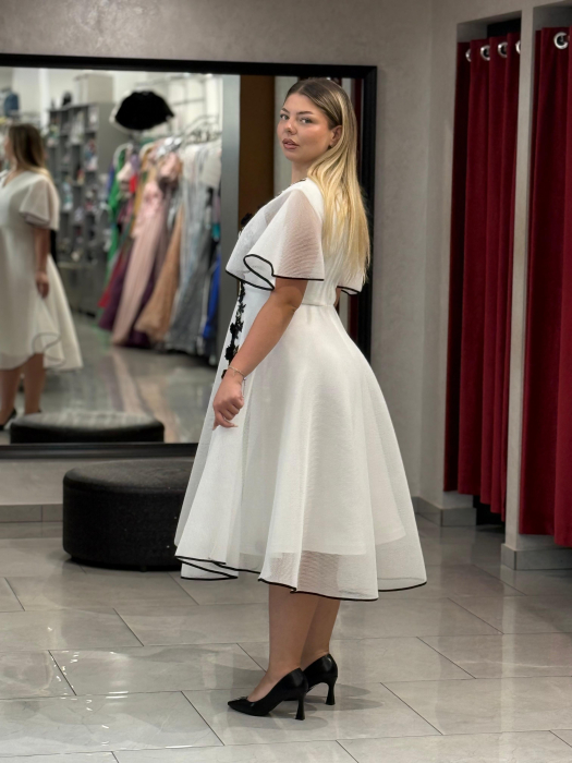 Rochie albă midi cu broderie neagră [6]