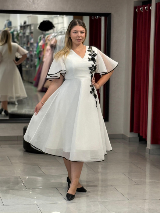 Rochie albă midi cu broderie neagră [2]