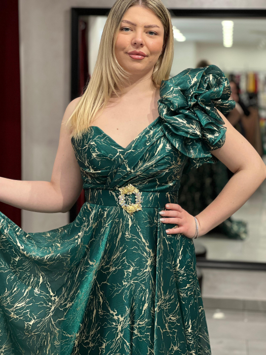 Rochie lunga verde cu insertii aurii si decor pe umar 4689 [2]