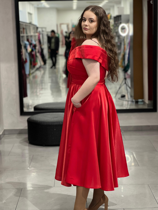 Rochie midi rosie evazata [3]