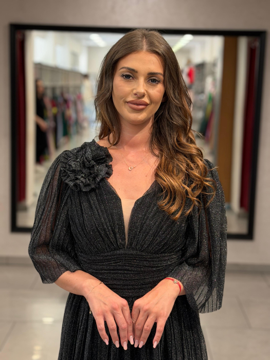 Rochie negru sidefat cu decor de floare [4]