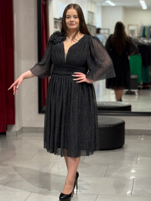 Rochie negru sidefat cu decor de floare [1]