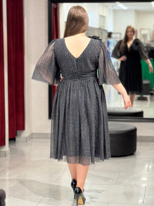 Rochie negru sidefat cu decor de floare [4]
