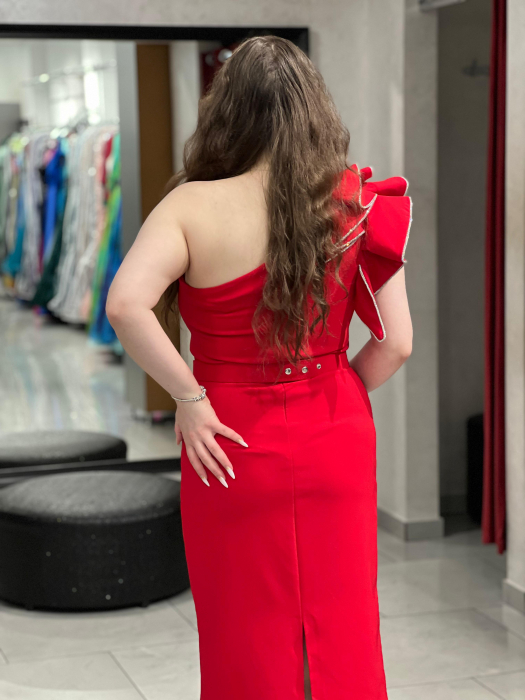 Rochie rosie cu decor pe umar [3]