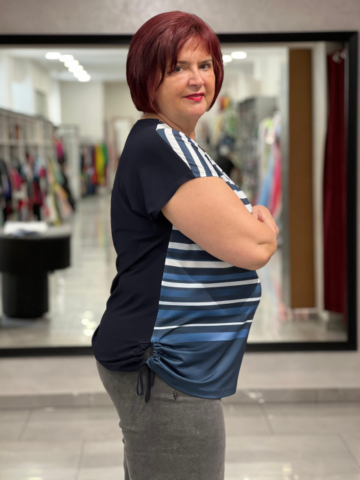 Tricou Emi bleumarin cu model floral si dungi [2]