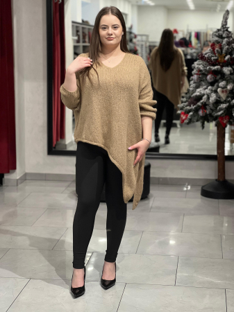 Imbracaminte femei - Pulover crem asimetric cu colț