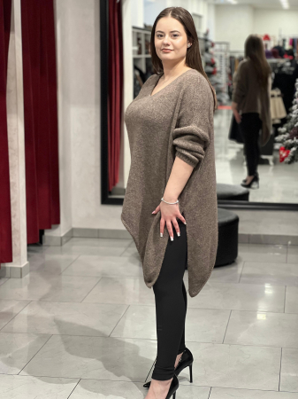 Pulover grej asimetric cu colț [1]