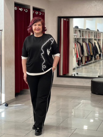 Bluza cu desen si strasuri