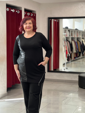 Vezi tot - Bluza neagra cu model de piele ecologica