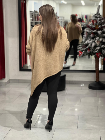 Pulover crem asimetric cu colț [2]