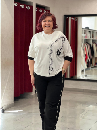 Bluza cu desen si strasuri