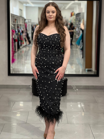 Rochii de seara - Rochie neagra midi cu perle si pene