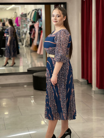 ​​​​​​​Rochie bleumarin cu flori si pliuri [1]