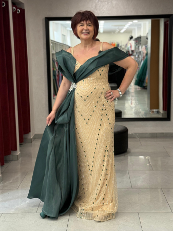 Vezi tot - Rochie crem cu pietre verzi 6343