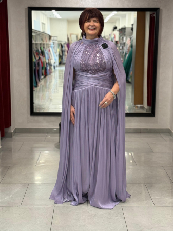 Vezi tot - Rochie lila cu maneci tip pelerina