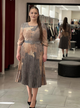 Rochii de zi - Rochie gri cu pliuri si print 