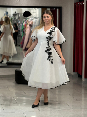 Rochie albă midi cu broderie neagră [3]