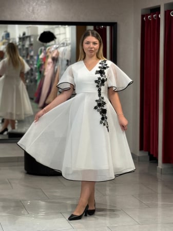 Rochii de seara - Rochie albă midi cu broderie neagră