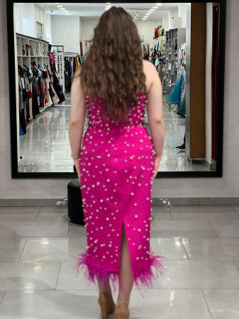 Rochie fuxia midi cu perle si pene [2]