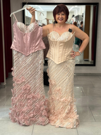 Vezi tot - Rochie mulata cu corset si flori aplicate