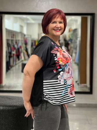 Vezi tot - Tricou Emi negru cu model floral si dungi