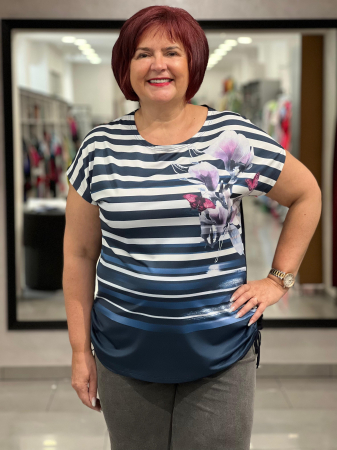 Tricou Emi bleumarin cu model floral si dungi