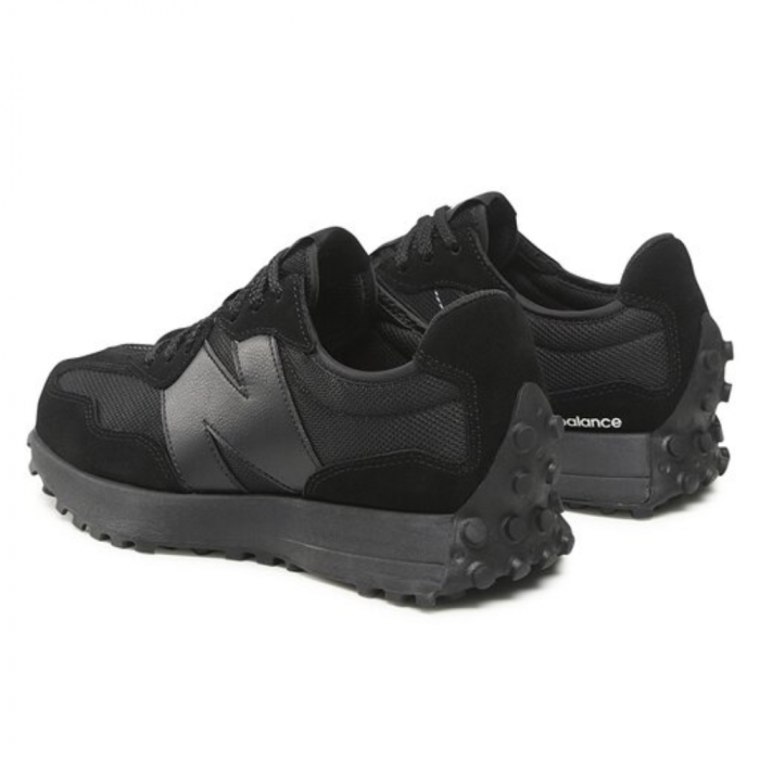 327 - FOOTWEAR CLASSICS [3]