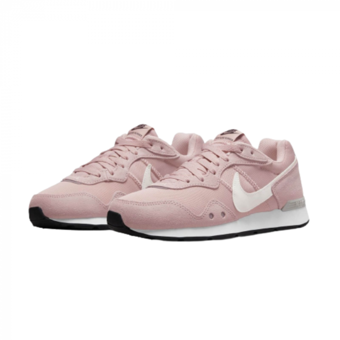 Wmns Nike Venture Runner [3]