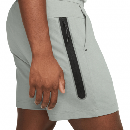 M NK TECH SHORT LGHTWHT [2]