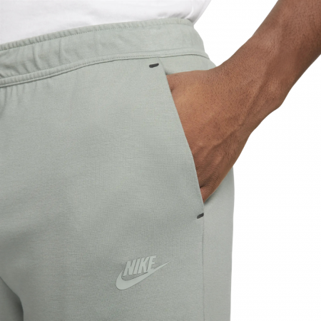 M NK TECH SHORT LGHTWHT [3]