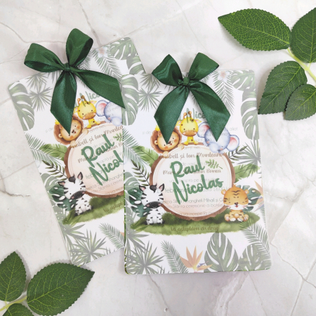 Invitatii Botez Baietel - Invitatie botez SAFARI, cu foaie de calc si funda - cod: B111