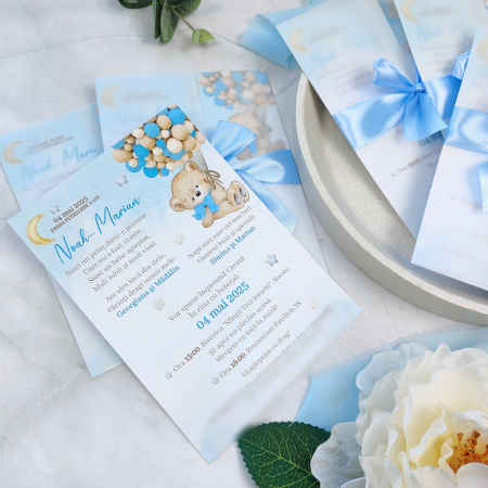 Invitatie botez URSULET CU BALOANE ALBASTRE, baietel, cu funda - cod: B132 [1]