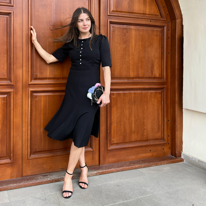 rochie eleganta neagra Sapphira, croi cambrat, nasturi decorativi – Aroer Studio [3]