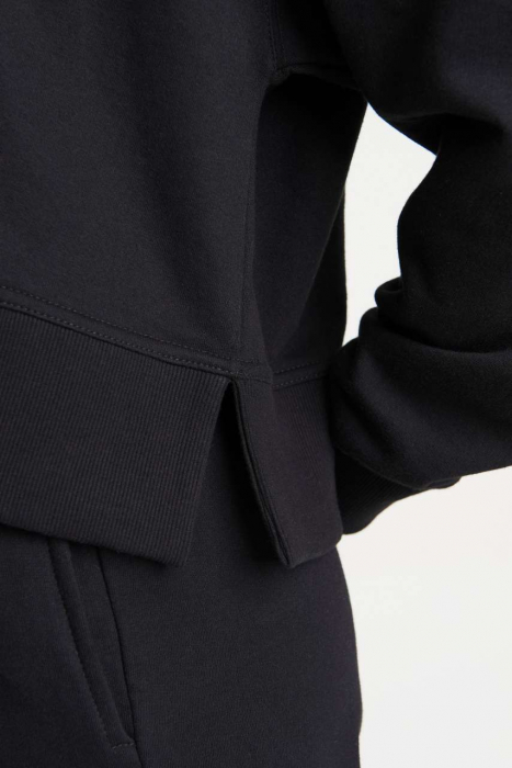 Hanorac dama, Crop Top, cu gluga dubla, mansete striate si tiv cu orificii laterale, din Bumbac Organic, Material Sustenabil, Vegan Approved, Densitate 280 g/m2 [2]