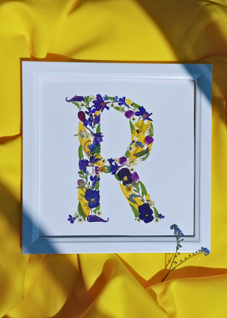 Tablouri cu flori presate - Monograma florala