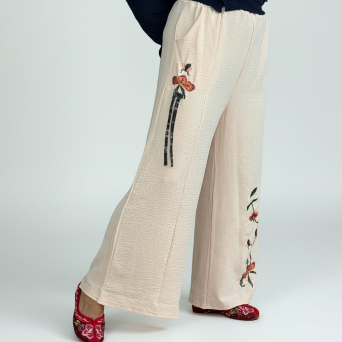 Pantaloni cu broderie [2]
