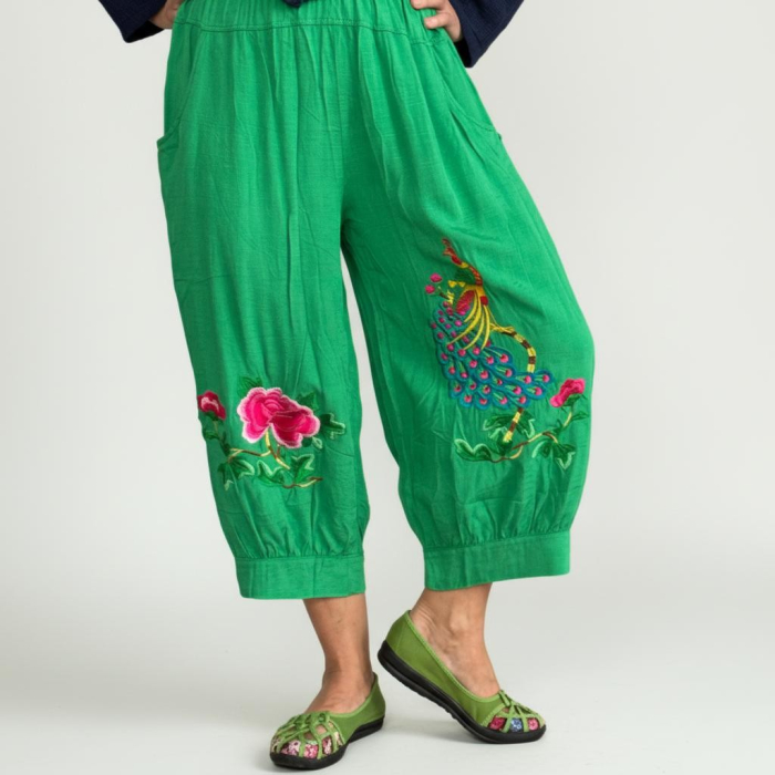 Pantaloni cu broderie [2]