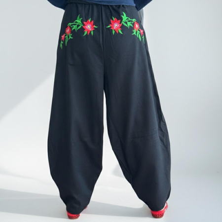 Pantaloni cu broderie [2]