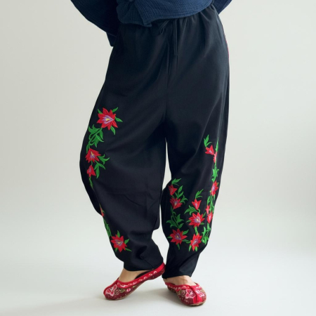 Pantaloni cu broderie [1]