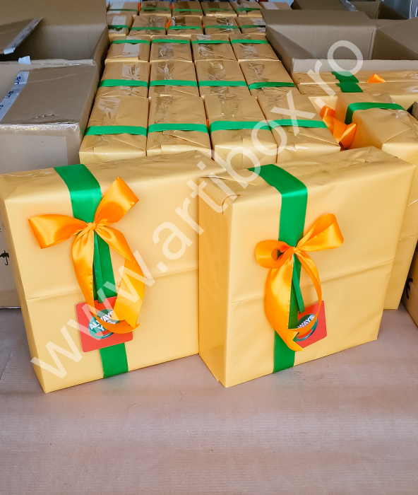 Ambalare produse cu folie, panglica, funda si eticheta personalizata [3]