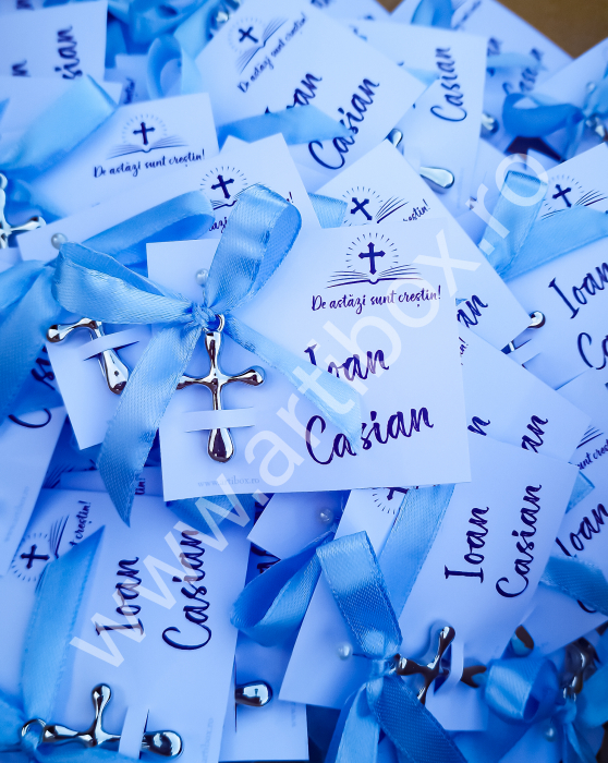 Cruciulita argintie cu margini rotunjite si panglica din satin [12]