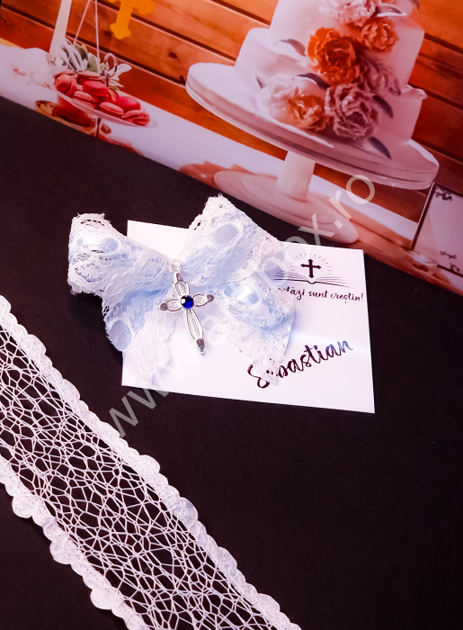 Cruciulita metalica, stras colorat albastru si fundita din dantela [2]