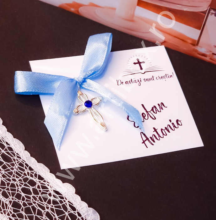 Cruciulita metalica cu stras albastru si panglica din satin [2]