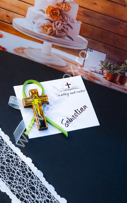 Cruciulita marturie din lemn cu snur din piele intoarsa [9]